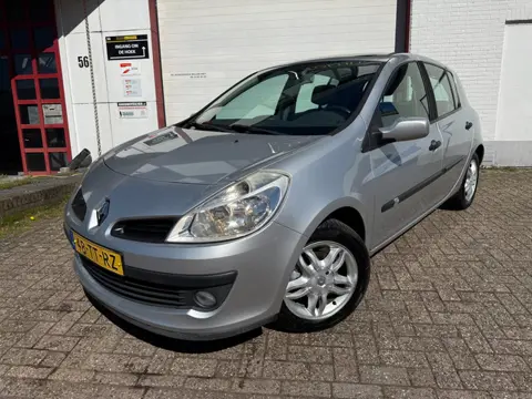 Renault Clio 1.6-16V Dynamique |NIEUW APK|PANO|AUTOMAAT|PARKEER SENSOREN |E-PKKT|