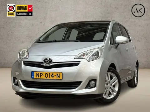 Toyota Verso-S 1.3 VVT-i Dynamic Automaat (PANORAMADAK, NAVIGATIE, CAMERA, SPORTSTOELEN, CRUISE, LM 