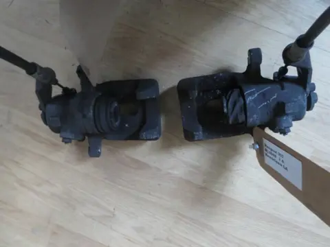 Peugeot 307 1.6 16 v 2002 Remklauwen Links en Rechtachter