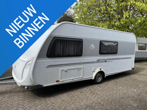 Knaus Sunwind 440 stapelbed en 4 slaap plaatsen Goed onderhouden ruime caravan. Met airco etc.
