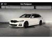 BMW 3 Serie Touring 318i M-Sport M-Sport / 19inch / Getinte ramen / Hifi Audio systeem / Stoelverwar