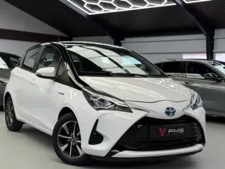 Toyota Yaris 1.5 Hybrid Bi-Tone Bluetooth