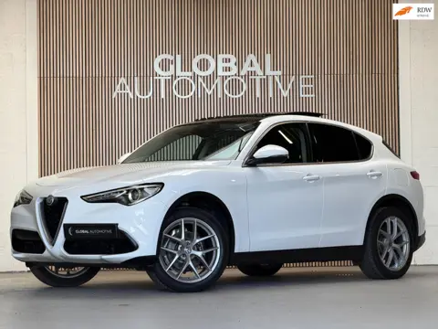 Alfa Romeo STELVIO 2.0 T AWD First Edition - SCHUIFDAK - 20'' - LEER