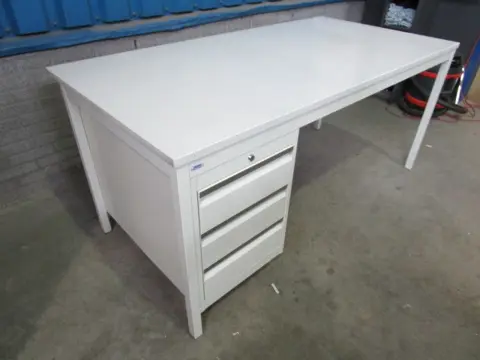 1xBureau Mibra 170x85cm.