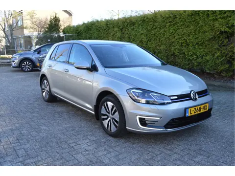 Volkswagen e-Golf E-DITION Warmtepomp / SOH 92% / Addapt. Cruise / Apple,android