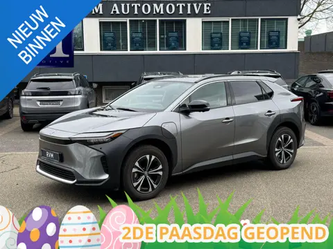 Toyota bZ4X Premium 71 kWh VAN: 39.900,- VOOR: 36.877,- UW LENTEVOORDEEL: 3.023,- | MEGA VOLLE AUTO 