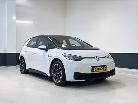 Volkswagen ID.3 First 58 kWh | NL | SOH 93.6% | Apple Carplay/ Android Auto | Navigatie | Trekhaak |