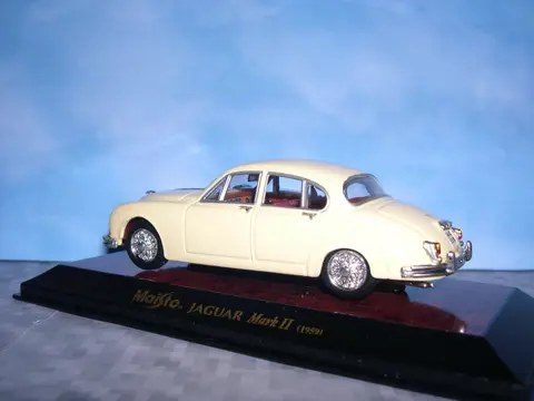 Jaguar Mark Maisto 1:43