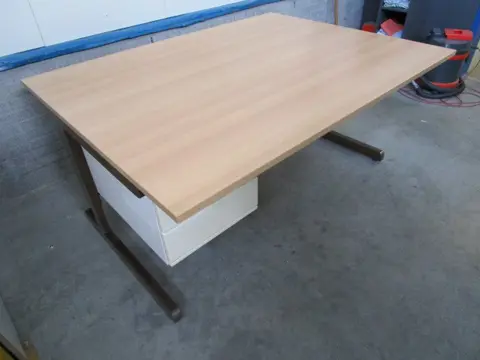 1x Bureau D120cm