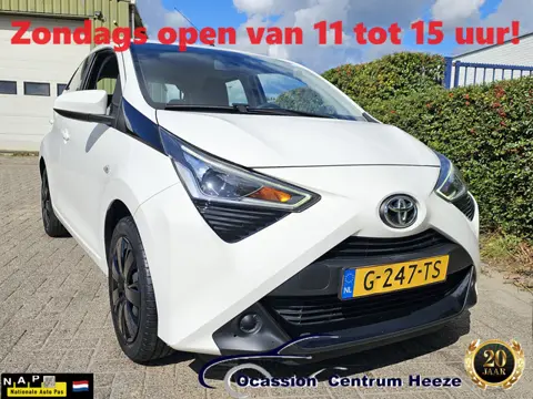 Toyota Aygo 1.0 VVT-i x-Play! Carplay! Camera! Apk 8-2027! Hemelvaartsdag OPEN!
