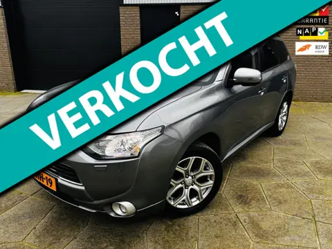 Mitsubishi Outlander 2.0 PHEV Instyle| 4WD |TREKHAAK|AUTOMAAT|Zwart leder|Shuif/kantel elec.|