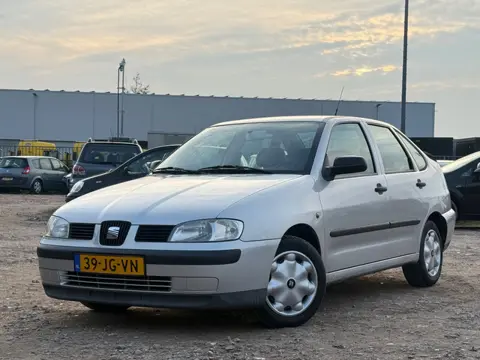 Seat Cordoba 1.4-16V Stella/ LAAG KM/ NIEUWE APK