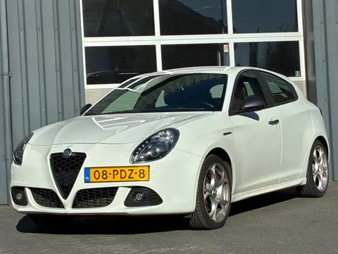 Alfa Romeo Giulietta 1.4 T Distinctive Lees tekst