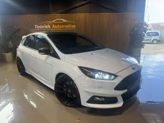 Ford Focus 2.0 EcoBoost ST-3 251 PK Carbon dak 19 inch OZ velgen Recaro leder interieur, getuned naa