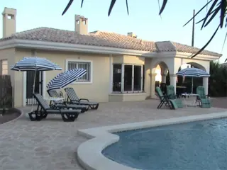 Aan Golfbaan Villa Costa Blanca met privé zwembad