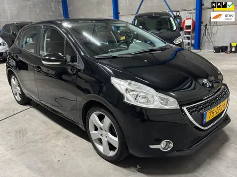 Peugeot 208 1.2 VTi Blue Lease | NAVI | TREKHAAK | 17 INCH | 1E EIGENAAR
