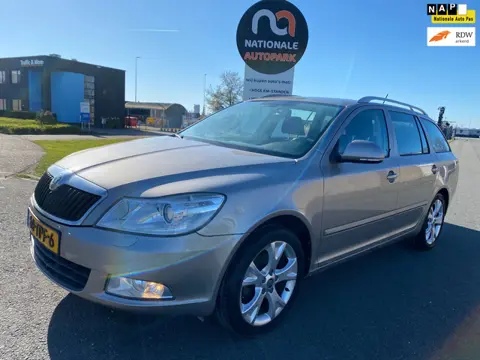 Skoda Octavia Combi 1.2 TSI ELEGANCE BUSINESS LINE 2012 – AUTOMAAT