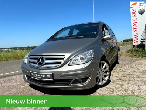 Mercedes-Benz B-klasse 200 Turbo AUTOMAAT AIRCO XENON PANO NAVI SCHERM LEDER VELGEN