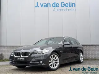 BMW 5-serie Touring 520i High Executive |Org NL | Comfortstoelen | NAP | 18" | Leer | APK&OH Nieuw