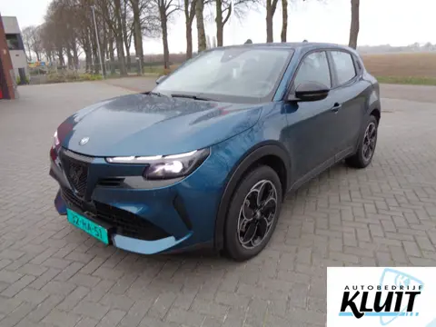 Alfa Romeo Junior Elettrica 54 kWh 2x op voorraad kleur Blue Navagli en Grigio Arese