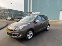 Renault Scénic 1.6-16V Celsium 6-Bak 110 PK. Prachtige auto van de tweede eigenaar !!! Slechts origi