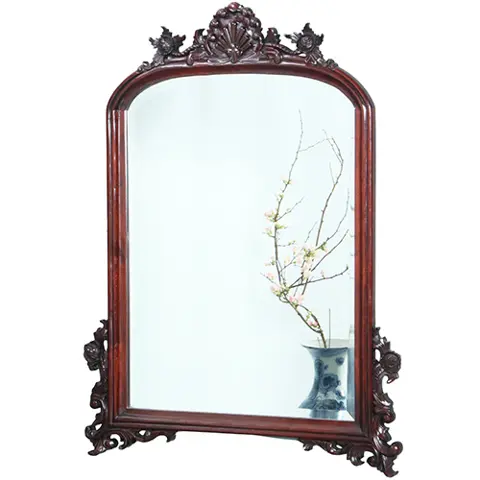 Getoogde mahonie schouwspiegel met gestoken onderhoeken en kroon