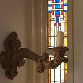 Reusachtig grote  wandkandelaren of wand-appliques ca. 1860 in verguld hout