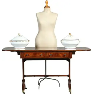 Mahonie met bloemmahonie sidetable of smalle schrijftafel met 2 laden en op- en neerklapbare oren