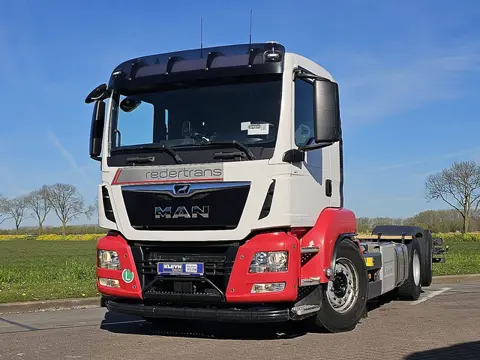 M.A.N. 26.460 TGS 6x2*4