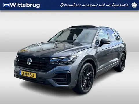 Volkswagen Touareg 3.0 TSI eHybrid 4MOTION R / AUTOMAAT/ PANO/ 462PK/ LUCHTVERING/ LEER/ HEAD-UP DIS