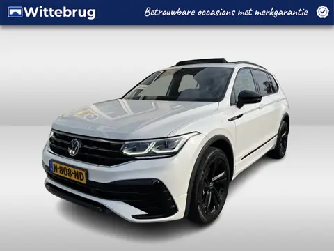 Volkswagen Tiguan Allspace 1.5 TSI R-Line 7p. / AUTOMAAT/ PANO/ BLACK EDITION/ 7-PERSOONS/ TREKHAAK/