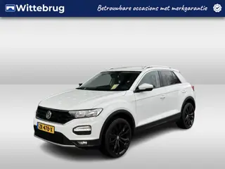 Volkswagen T-Roc 1.5 TSI Style Business / 150PK / Elect. Achterklep / 18 Inch / Trekhaak / Navigatie