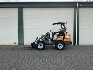 Giant G2300 HX Xtra 2024 te koop 300 uur