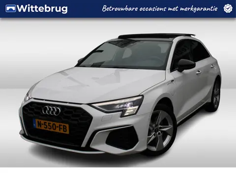 Audi A3 Sportback 45 TFSI 245pk S edition Competition / Panorama dak / Matrix LED / Leder / LM 17'' 