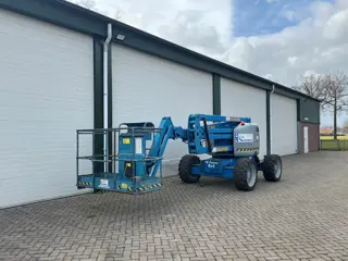 Knikarmhoogwerker hoogwerker Genie z45 hoogtewerker telescoop