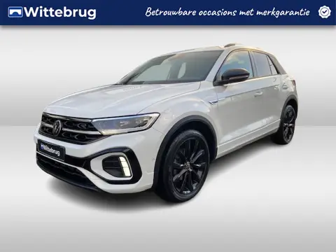 Volkswagen T-Roc 1.5 TSI 150PK R-Line / Black style / IQ LED / Voorstoelen verwarmbaar / Parkeersens