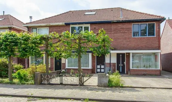 Woning aan de Burgemeester Van Veenlaan te Enschede