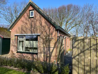 Vrijstaand, compleet ingericht en met heerlijke eigen omschutte tuin