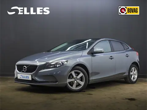 Volvo V40 2.0 D2 Momentum | Navigatie | Voorstoelen verwarmd | Verwarmde voorruit |