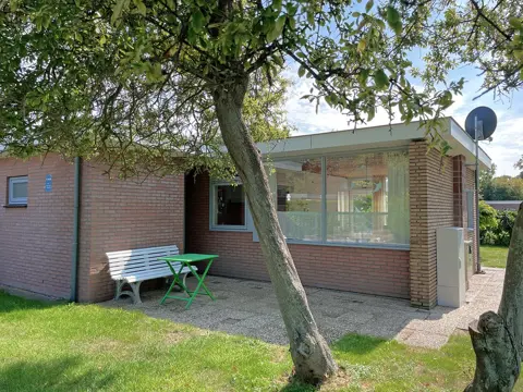 Geschakelde gezellige vakantiewoning met mooie ligging in De Dennen