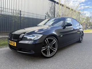BMW 3-serie 320i Executive / CRUISE / NAVI / AIRCO / 124dkm! NAP!