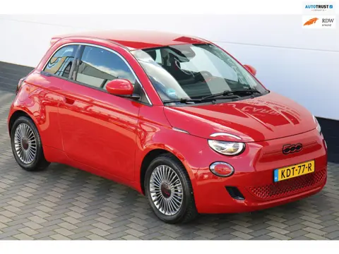 Fiat 500 Red 24 kWh Carplay Camera Navi Cruise SOH 98% !!