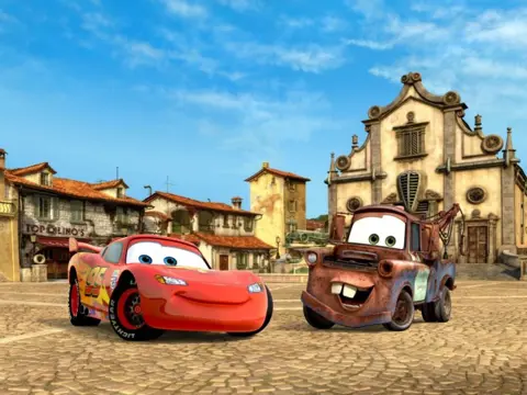 Cars behang XL McQueen en Takel. Cars fotobehang Muurdeco4ki