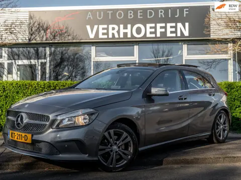 Mercedes-Benz A-klasse 180 Ambition - AUTOMAAT - PANORAMADAK - KUIPSTOELEN - STOELVERWARMING - AMG -