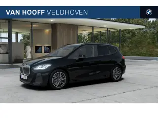 BMW 2 Serie Active Tourer 225e xDrive M Sport Automaat / Panoramadak / Trekhaak / Sportstoelen / M A