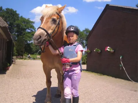 Gezocht verzorgpony