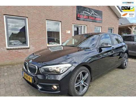 BMW 1-serie 118i Corporate Lease automaat. Cruise, navi, parkeersensoren, bluetooth ,etc. Prijs rijk