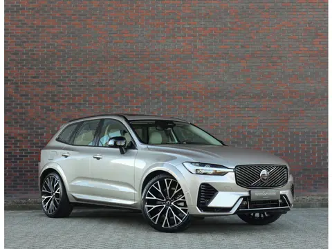 Volvo XC60 T8 AWD Ultra Dark | Direct rijden! - Trekhaak - Pano