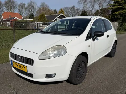 Fiat Grande Punto 1.4 Active LMV/ NIEUWE APK (bj 2009)