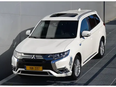 Mitsubishi Outlander PHEV 2.4 INSTYLE 4WD | PLUG IN HYBRID | FULL OPTIONS | SoH 77% | SCHUIFDAK | AD